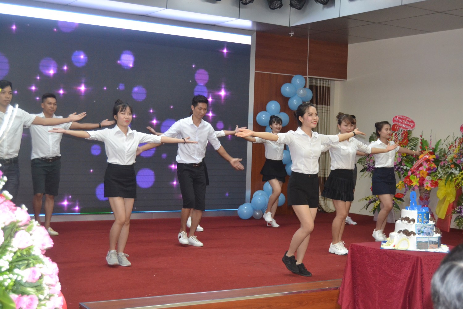 Dance: Sẻ chia từng khoảnh khắc