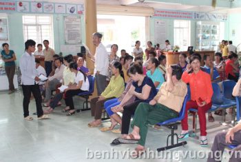 Khám bệnh tri ân bậc sinh thành các điều dưỡng, nữ hộ sinh, nhân viên khoa Phụ Sản và Phòng Kế Toán