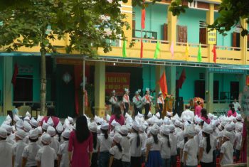 Các em học sinh huyện Đoan Hùng bước vào năm học mới 2015