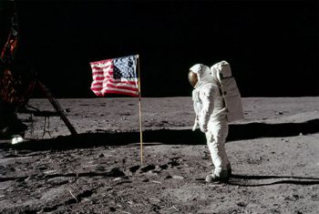 Số phận những lá cờ cắm trên Mặt Trăng