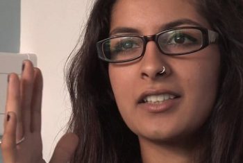 Viêm loét giác mạc do kính áp tròng phát triển thành dịch?