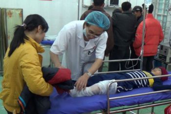 Bác sĩ nội trú và những đêm trực ứa nước mắt