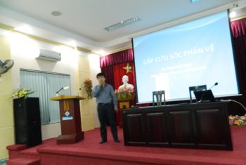 Đào tạo theo phương pháp “ Cầm tay chỉ việc tại cơ sở” một cách làm mơi của bệnh viện Hùng Vương.