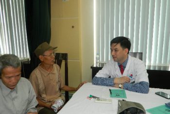 BVHV khám và tư vấn sức khỏe miễn phí cho các cụ trên địa bàn xã Chí Đám và TT Đoan Hùng.( tiếp)