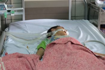 Bé trai hôn mê sau khi ăn sắn nướng