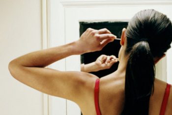 Ngoáy tai – thói quen nên bỏ!