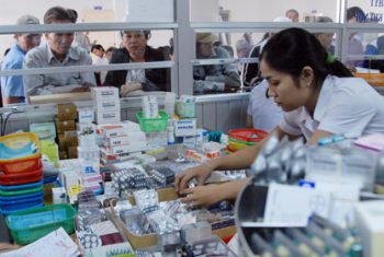 Tổ chức điểm bán thuốc 24/24h trong dịp Tết