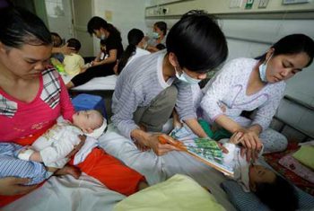 Trẻ nổ con ngươi vì bố mẹ chăm bệnh sởi sai cách