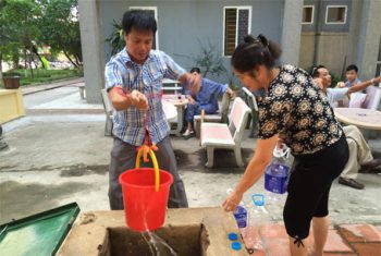 Hà Nội: Bệnh nhân, bác sỹ lao đao vì thiếu nước sạch