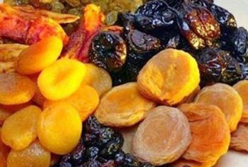Nhấm ô mai rước chất độc vào người