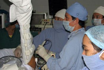 Khi thầy thuốc phải kiêm luôn “kế toán”