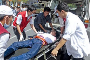 Bị xe tông nhưng chết vì… sơ cứu!