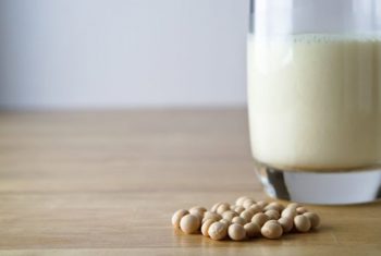 6 lý do bạn nên uống sữa đậu nành