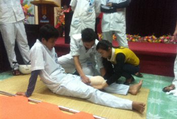 Lớp tập huấn kỹ năng  xử trí các vết thương tại hiện trường