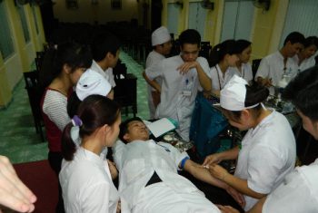 Bệnh viện Hùng Vương tổ chức tập huấn kỹ thuật tiêm, truyền cho điều dưỡng, y sỹ