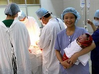 Bác sĩ trẻ dúi phong bì cứu sống bệnh nhân