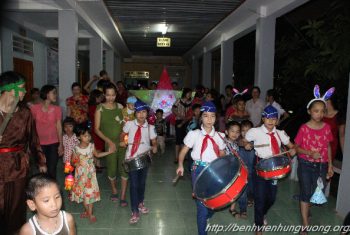 “Trung thu hồng” ngập tràn Bệnh viện Hùng Vương