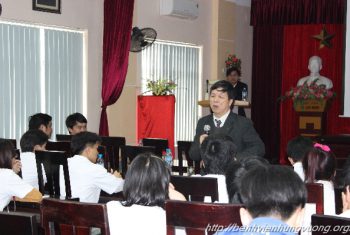 PGS-TS Nguyễn Gia Bình cùng TS-BS Đào Xuân Cơ về thăm và giảng dạy tại Bệnh Viện Hùng Vương